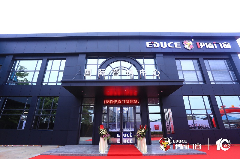 肩負著“讓生活遠離噪音，讓家庭擁有安全”企業使命的伊盾門窗，志在向人們展示一種獨創的生活意境，為懂得思考人生、注重提高生活質量的上流階層提供整套門窗系統解決方案，讓上流階層擁有一個優質的家居生活環境。01 (10)