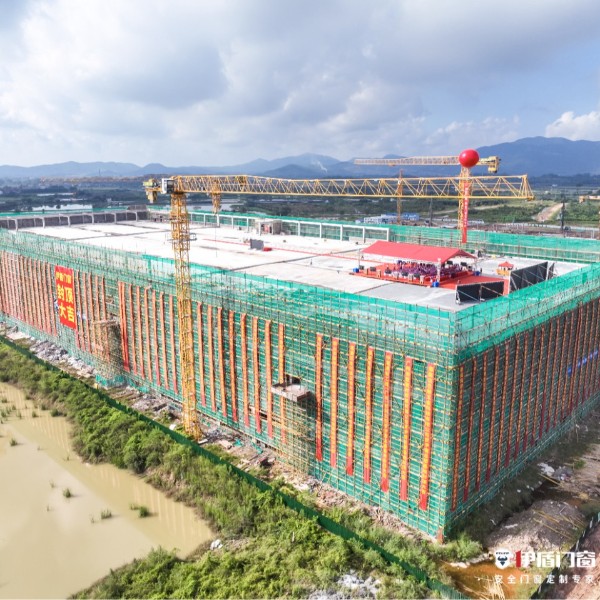 榮耀封頂 美好盛啟 | 中國系統(tǒng)門窗伊盾總部基地封頂儀式圓滿成功！