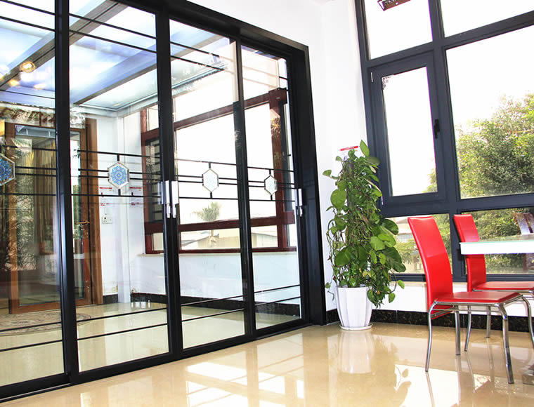 斷橋鋁門窗價(jià)錢相差那么大，300元的和1500元的究竟有什么分別？