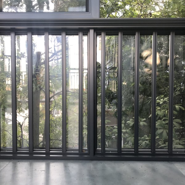 伊盾門窗兒童安全防護(hù)欄，給孩子加裝一道居家安全屏障！